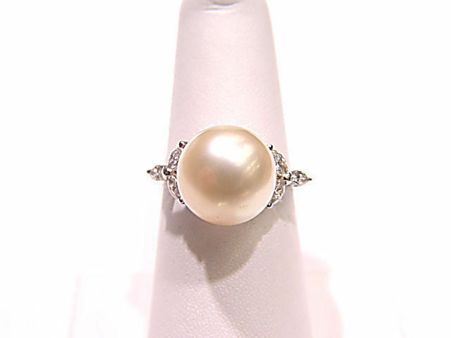 CHAMPAGNE COLOR ROUND SOUTH SEA PEARL RING WITH DIAMOND