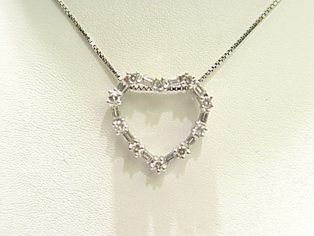 DIAMOND HEART PENDANT INCLUDED 20 INCH WHITE GOLD BOX