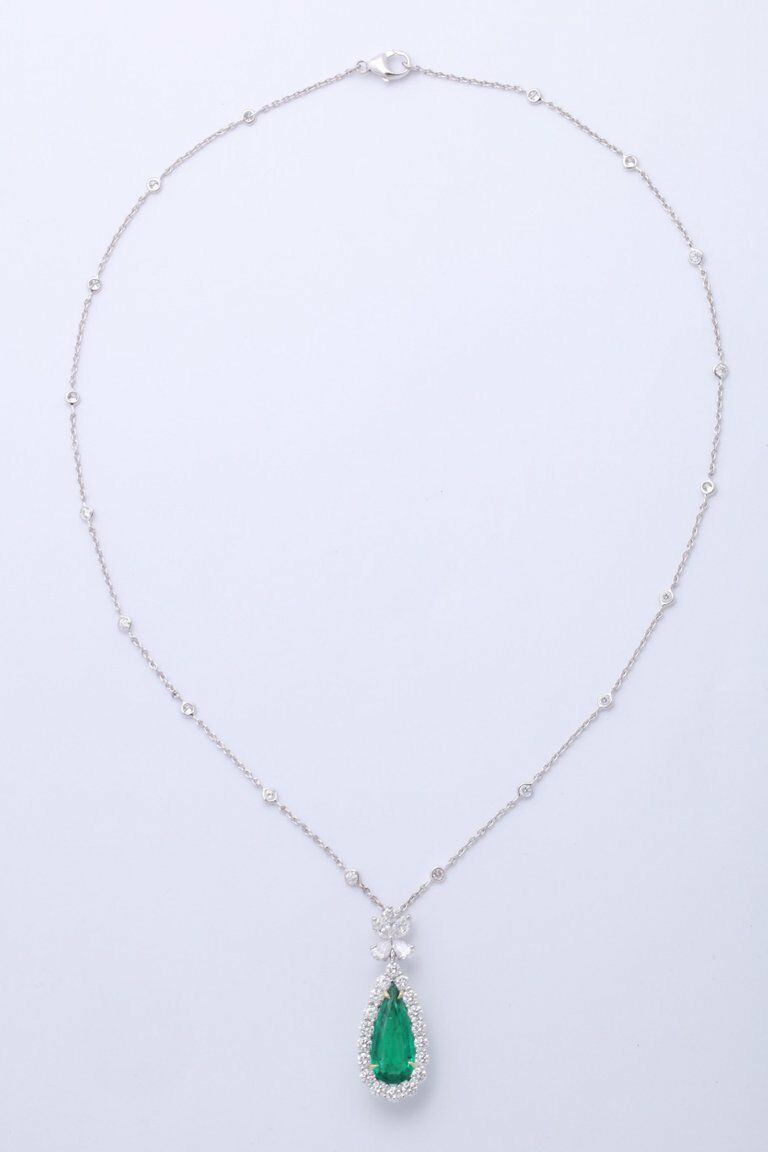 Emerald and diamond pendant. 5.23 carat green emerald lariette diamond necklace