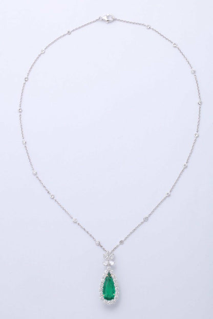 Emerald and diamond pendant. 5.23 carat green emerald lariette diamond necklace