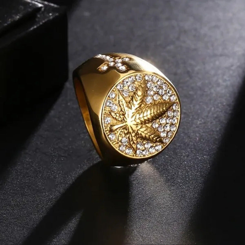 Sophisticated Luxury Classic Men'S Zirconia Stong Maple Leaf Ring Vintage Europe