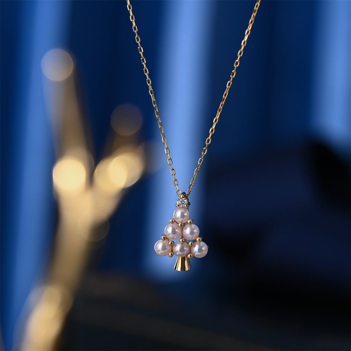 Sea Pearl Necklace Inlaid with Diamonds