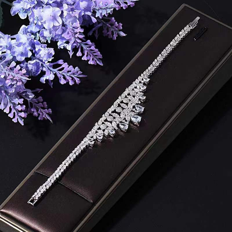Sparkling Diamond Zircon Necklace Fashion Four-Piece Accessories