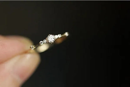 New 7 Small Diamonds Exquisite Ladies Engagement Diamond Ring Jewelry Ring Mask