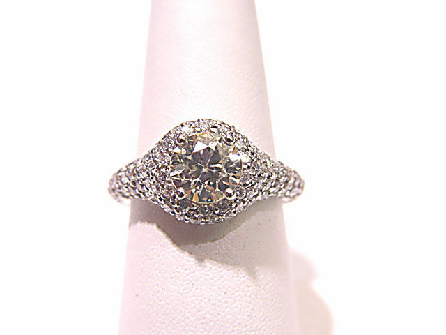 LABORATORY CERTIFIED DIAMOND LIGHT CHAMPAGNE COLOR GRADE CENTER STONE WHITE SIDE