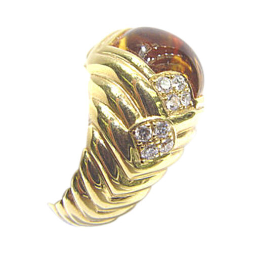CABOCHON CITRINE SET WITH SIXTEEN ROUND BRILLIANT SHAPE DIAMOND
