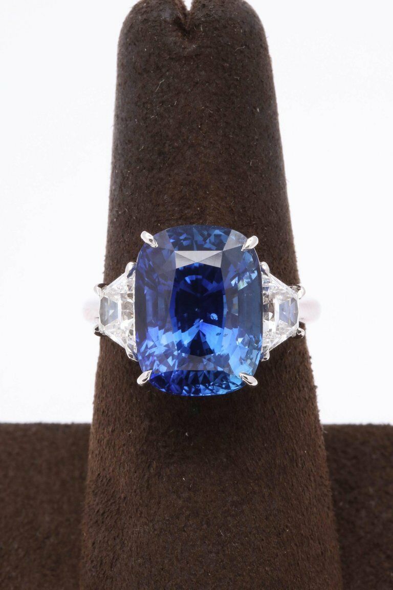 10 Carat Ceylon Blue Sapphire and Diamond Ring Certified by C Dunaigre of Switz