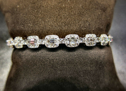 3.92 CT DIAMOND EMERALD AND ROUND BRILLIANT SHAPE HALF WAY SET CUFF STYLE BANGLE