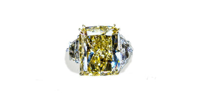 GIA CERTIFIED FANCY YELLOW DIAMOND CUSHION BRILLIANT DIAMOND SIDE SHEILD SHAPE