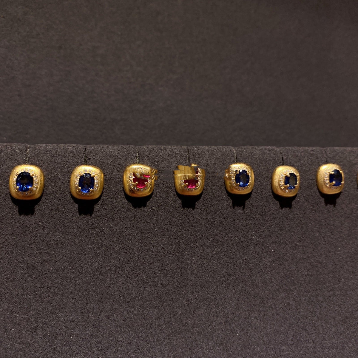 Men'S and Women'S Natural Sapphire Stud Earrings