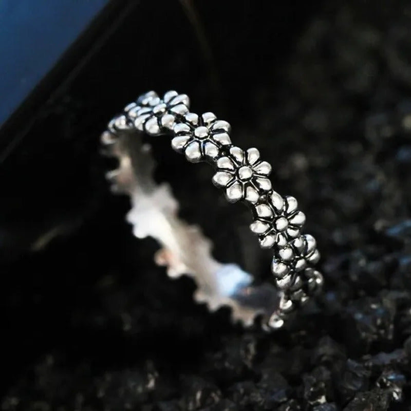 Fashion Jewelry for Women a Lovely Little Daisy Flower Crystel Ring