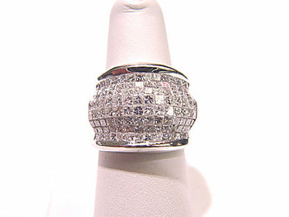8 ROWS OF INVISIBLE SET DIAMONDS WIDE BAND PRINCESS SHAPE DIAMOND 18 K WHITE