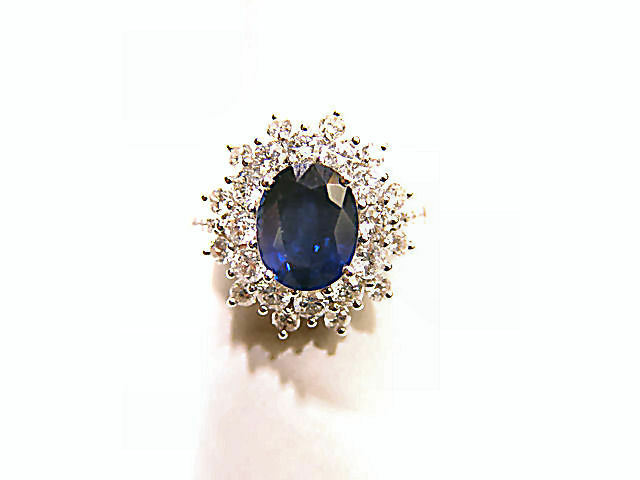 OVAL SAPPHIRE SET WITH ROUND BRILLIANT CUT DIAMONDS RING