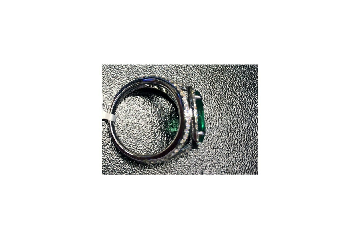 EMERALD OVAL SHAPE SET DIAMOND ROUND BRILLIANT SHAPE SET DIAMOND RING