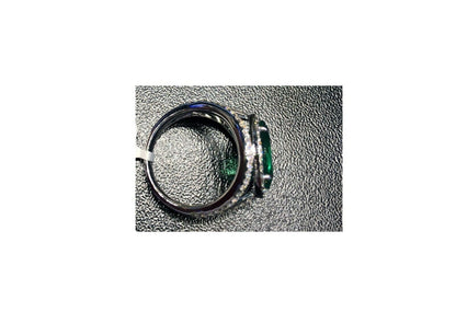 EMERALD OVAL SHAPE SET DIAMOND ROUND BRILLIANT SHAPE SET DIAMOND RING