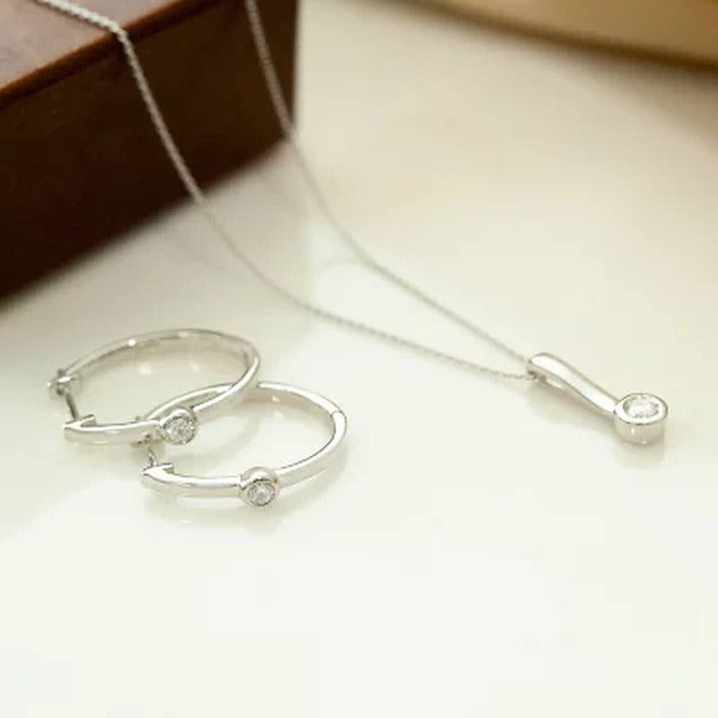 0.10 CT. T.W. Diamond Single Stone Hoop Earrings in 14K Gold (I, I1)