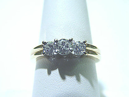 3 STONE ROUND BRILLIANT DIAMOND RING TWO-TONE GOLD