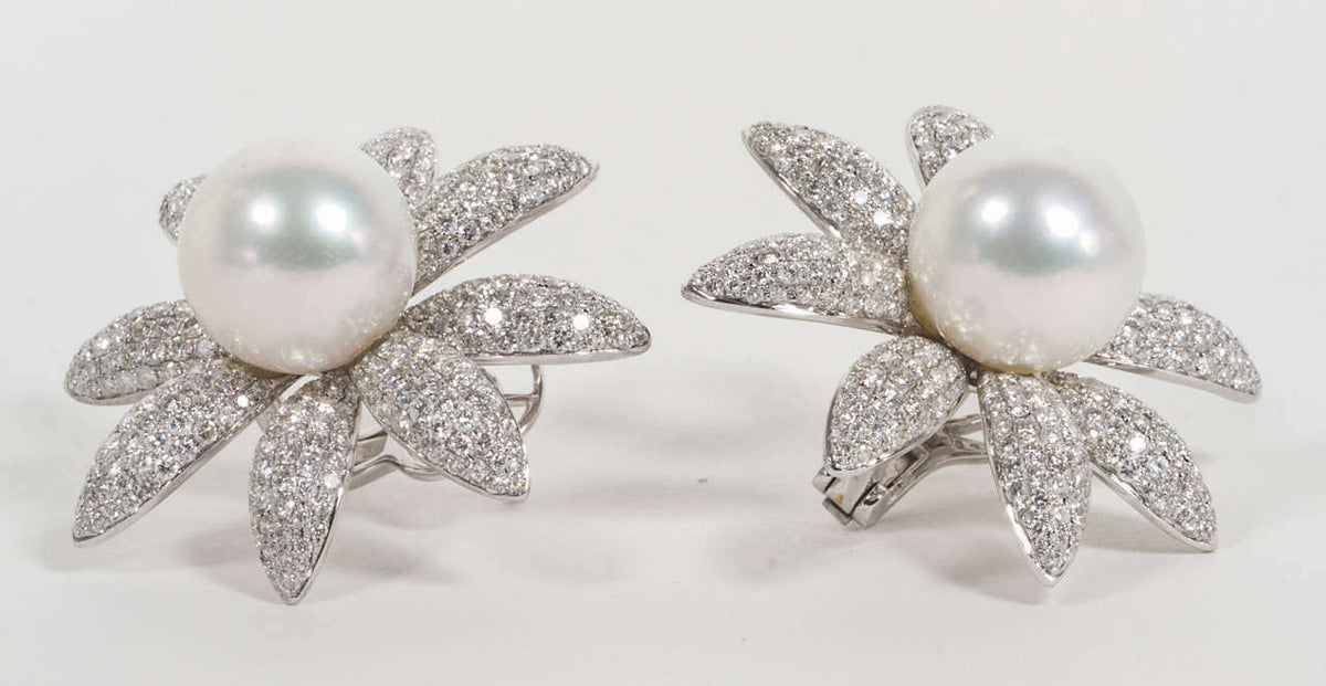 SOUTH SEA PEARL WITH DIAMOND ROUND BRILLIANT SHAPE EARRING