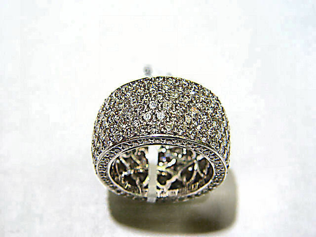ROUND BRILLIANT DIAMOND ETERNITY BAND