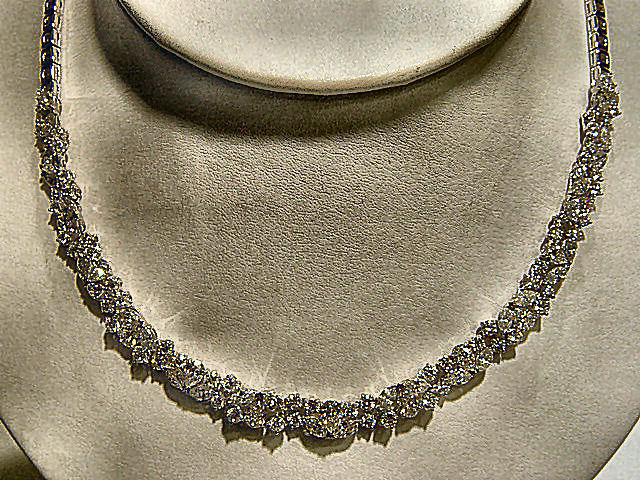DIAMOND ROUND PEAR MARQUISE SHAPE FRONT SET 18 K WHITE GOLD G VS1/2 NECKLACE