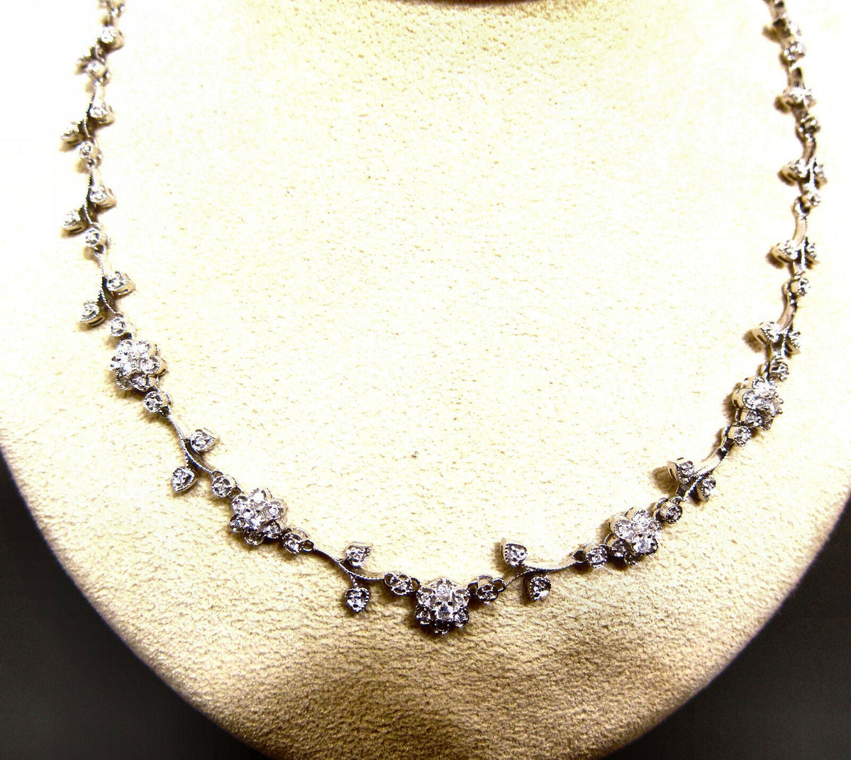 1.40 CT DIAMOND FLUERETTE 14 K GOLD NECKLACE