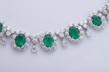 emerald and diamond necklace. 39.09 carats of fine green emerald lariette