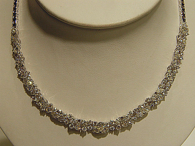 DIAMOND ROUND PEAR MARQUISE SHAPE FRONT SET 18 K WHITE GOLD G VS1/2 NECKLACE