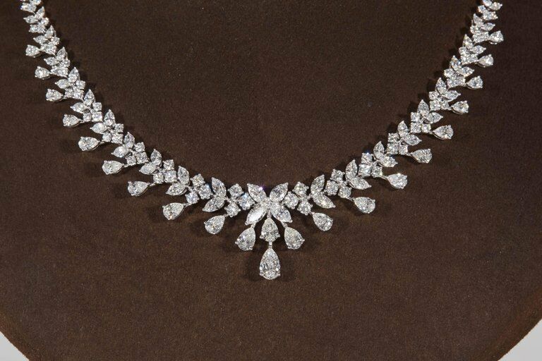 Diamond Necklace 13.65 carats of FG VS diamonds 18k white gold