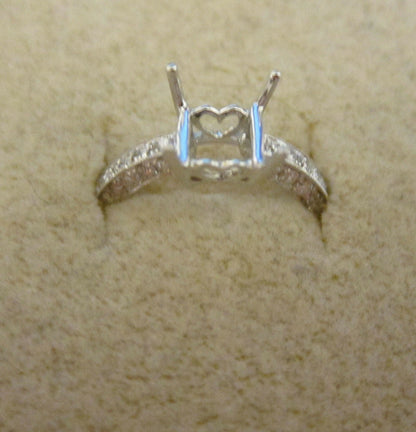 DIAMOND SETTING SIDE FRONT BACK SET HEART OUTLINE BOX