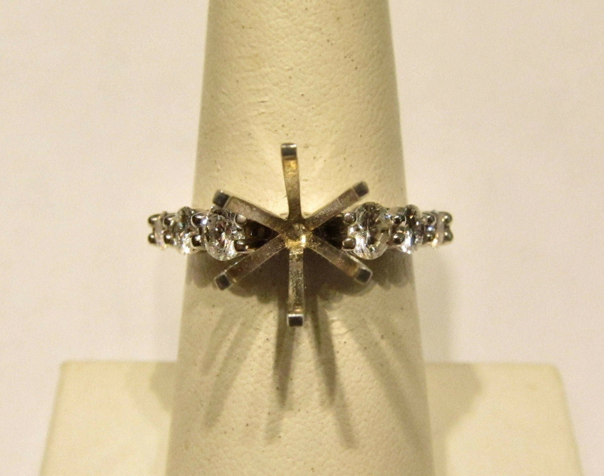 DIAMOND SIX GRADUATED ROUND BRILLIANT SETTING 6 PRONG