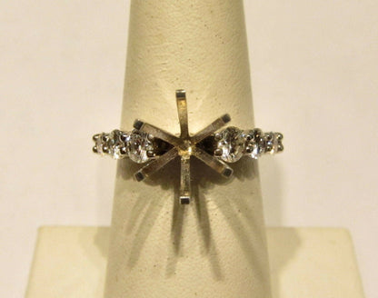 DIAMOND SIX GRADUATED ROUND BRILLIANT SETTING 6 PRONG