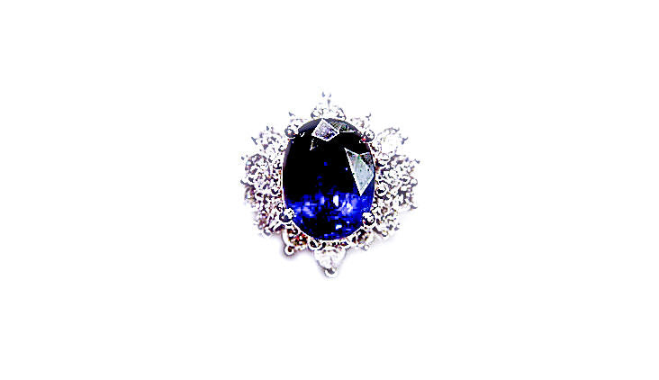 OVAL BLUE SAPPHIRE SET WITH ROUND BRILLIANT MARQUISE