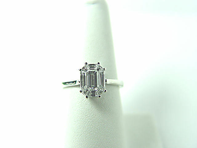 DIAMOND EMERALD BAGUETTE SHAPE PRONG SET INVISIBLE SET DIAMOND