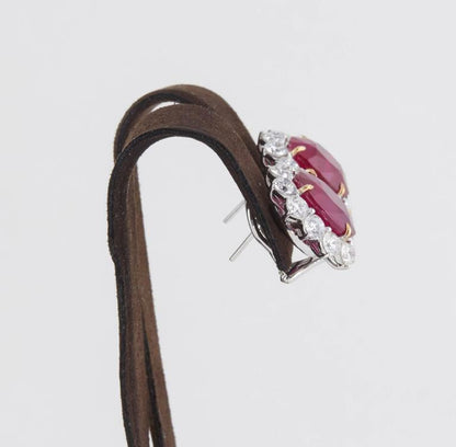 15.10 carats of natural Ruby 5.65 of F color VS clarity round brilliant diamond