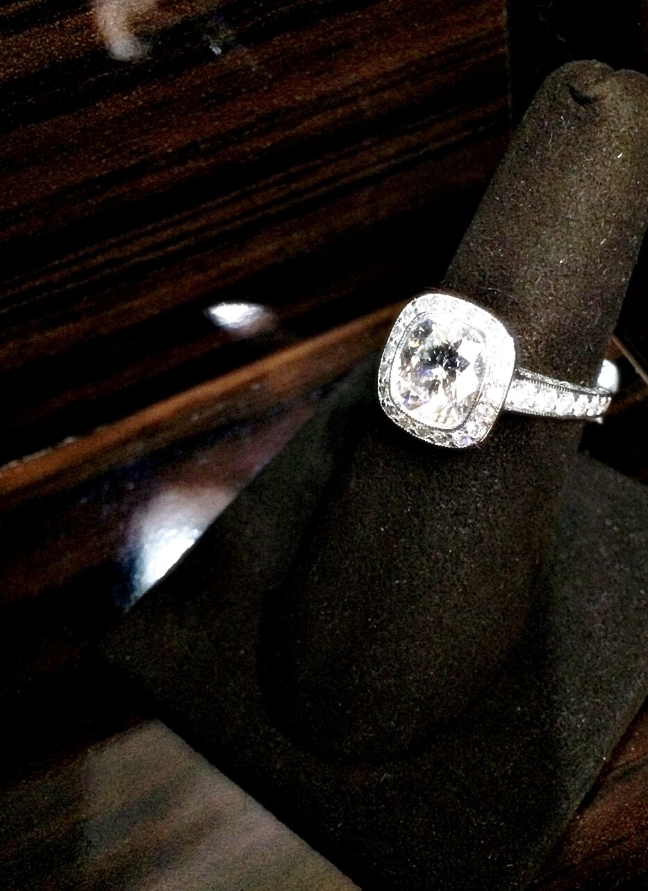 GIA CERTIFIED G COLOR VS1 CLARITY GRADE CUSHION SHAPE HALO ROUND ENGAGEMENT RING