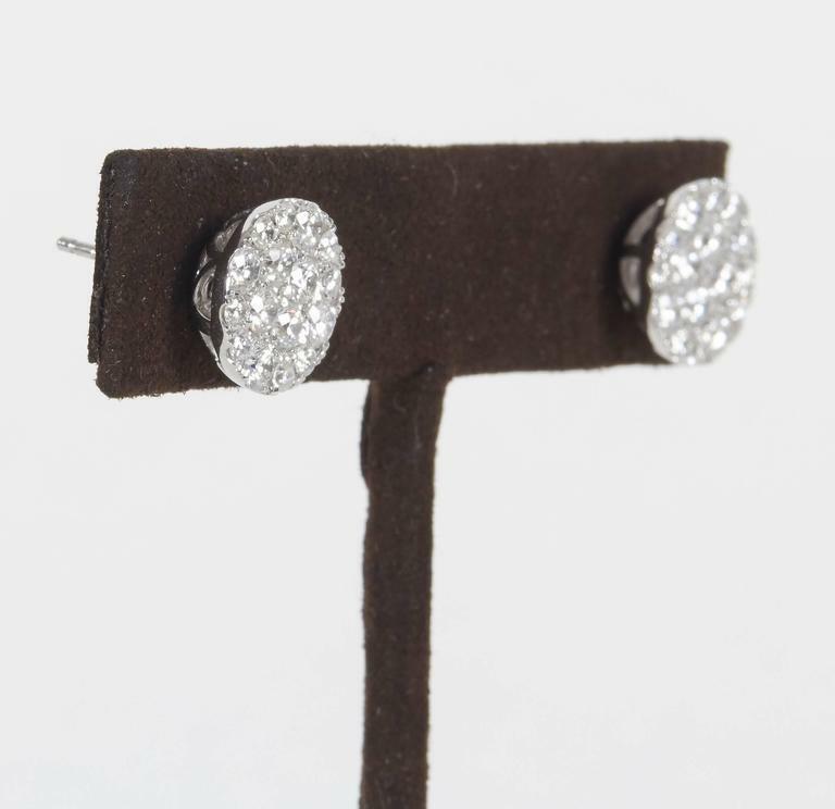 1.69 carats of FG color VS clarity diamonds set in 18k gold mounting Suds