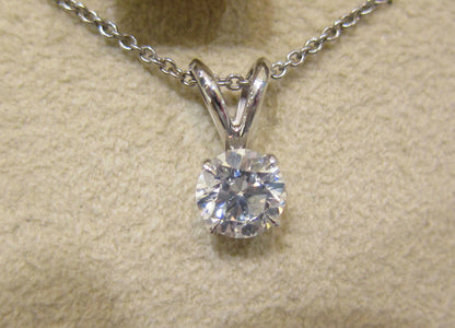 DIAMOND ROUND BRILLIANT SHAPE SOLITAIRE WITH BALE DIAMOND PENDANT SOLITAIRE