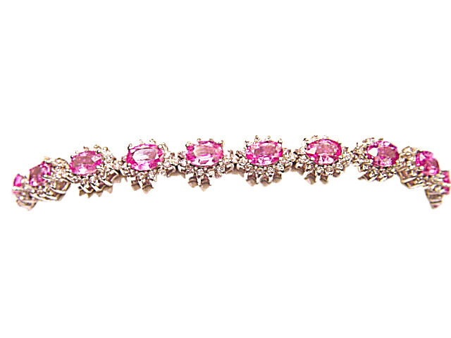 17 OVAL PINK SAPPHIRES SET WITH ROUND BRILLIANT CUT DIAMONDS