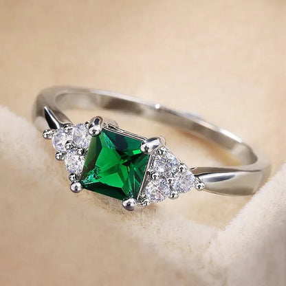 Fashion Jewelry Emerald Diamond 925 Sterling Silver Ring Elegant Bride Wedding E