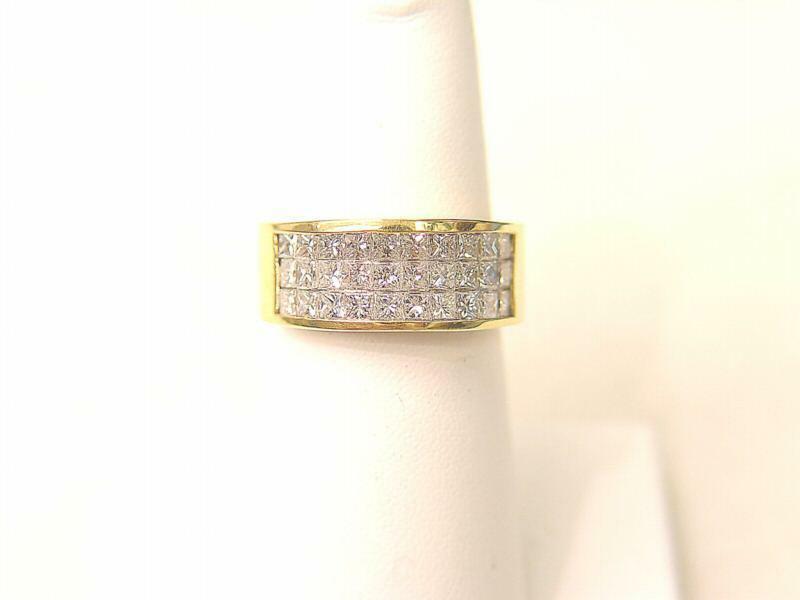 3 ROW PRINCESS CUT TOP ONLY DIAMOND BAND 30 STONES INVISIBLE SET DIAMOND BAND
