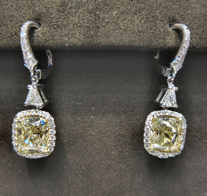 DIAMOND FANCY YELLOW CUSHION BRILLIANT TWO SET ROUND BRILLI9ANT TRILLION DIAMOND