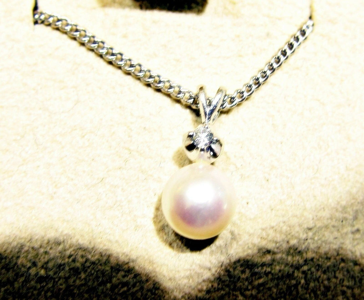 DIAMOND ROUND BRILLIANT SHAPE PEARL ROUND SHAPE PENDANT