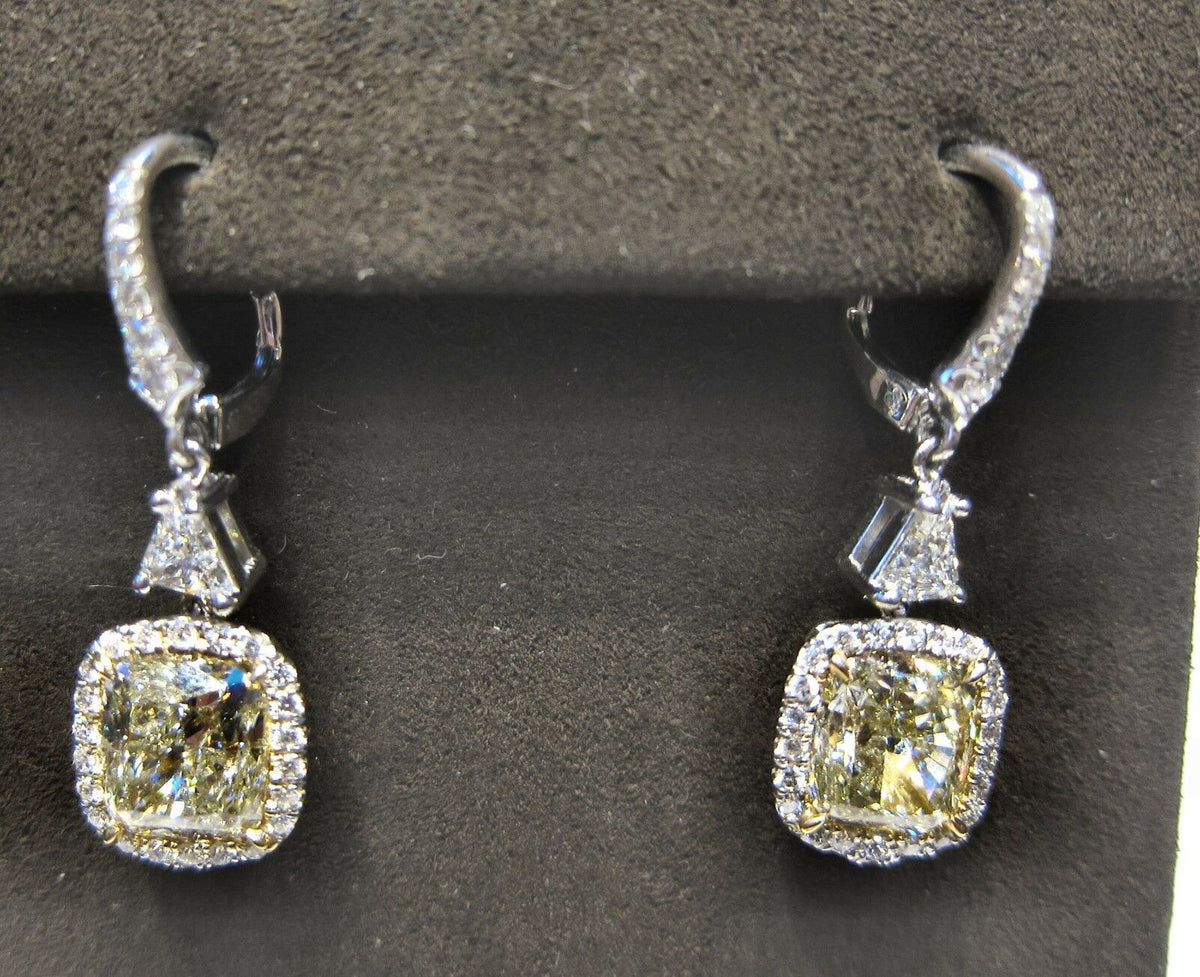 DIAMOND FANCY YELLOW CUSHION BRILLIANT TWO SET ROUND BRILLI9ANT TRILLION DIAMOND