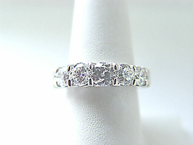 DIAMOND 18 GRADUATED ROUND BRILLIANT SH BAND FROM LARGE