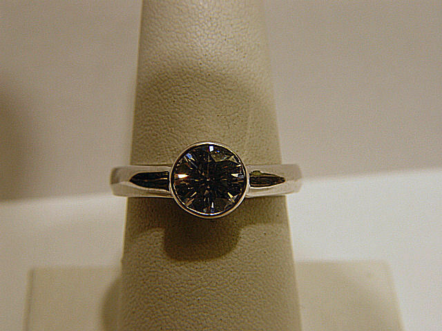 DIAMOND ROUND BRILLIANT SHAPE SOLIATIRE BAND