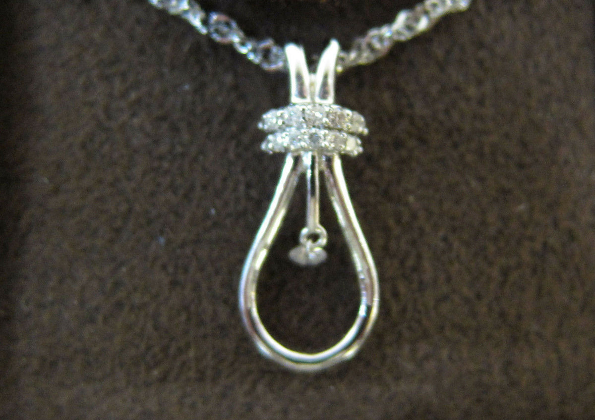 DIAMOND PENDANT INCLUDED CHAIN