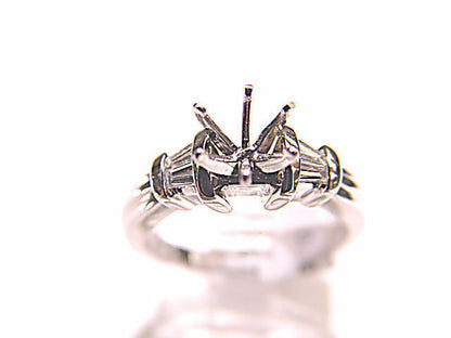 DIAMOND 4 TAPERED BAGUETTE SHAPE SETTING 6 PRONG