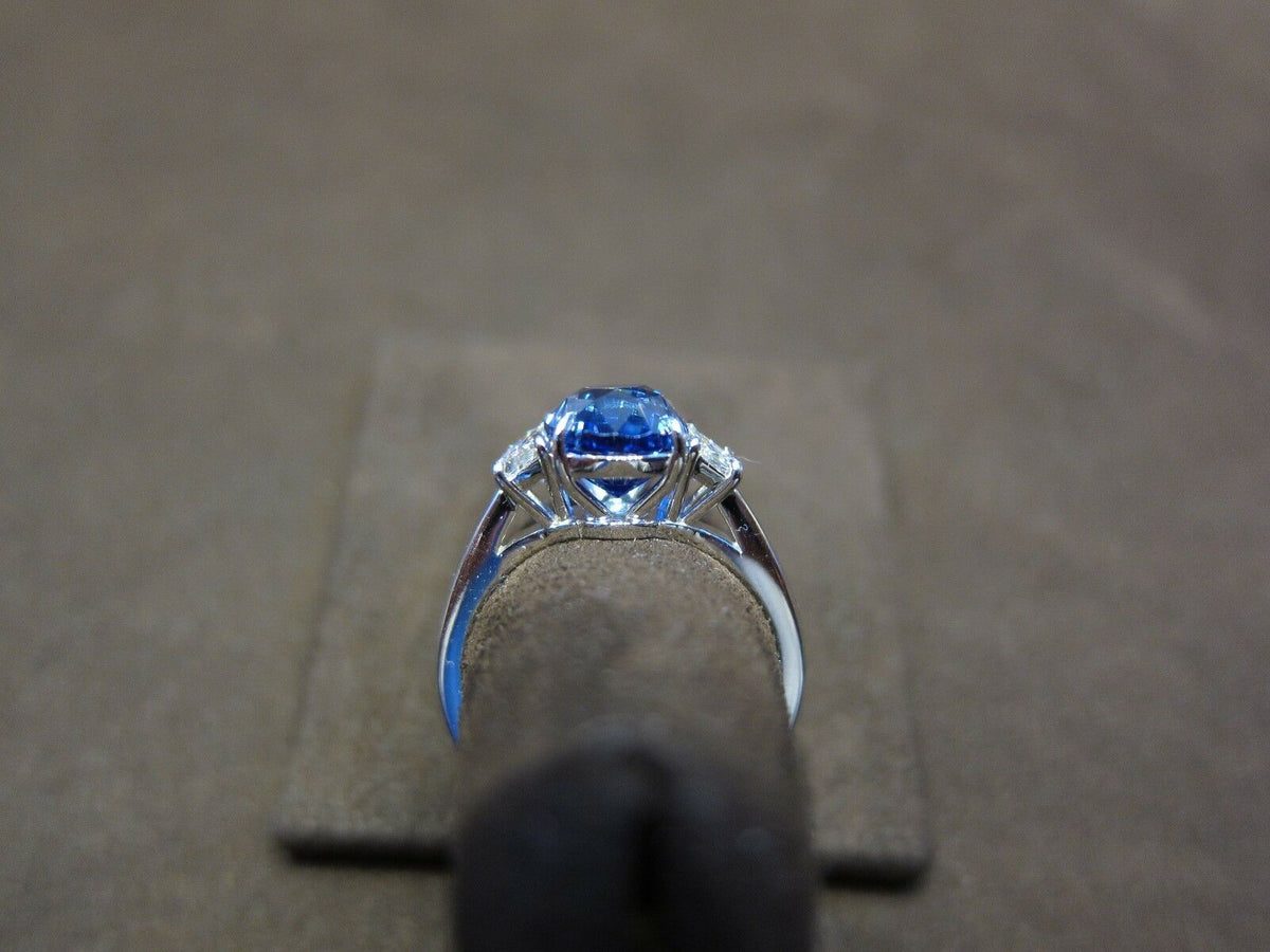 SAPPHIRE OVAL SHAPE DIAMOND HALFMOON STEP CUT SET RING