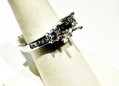 DIAMOND ROUND BRILLIANT SETTING DIAMOND SETTING