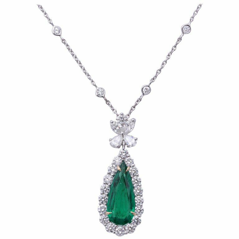 Emerald and diamond pendant. 5.23 carat green emerald lariette diamond necklace